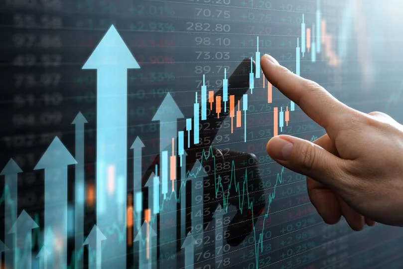 Bitcoin hält sich bei $63K, während AI-Aktien sich erholen, aber Krypto zurückbleibt