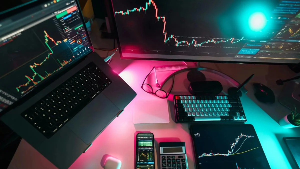 BTC Holds $81K as AI Selloff Deepens, KOSPI Drops 4%