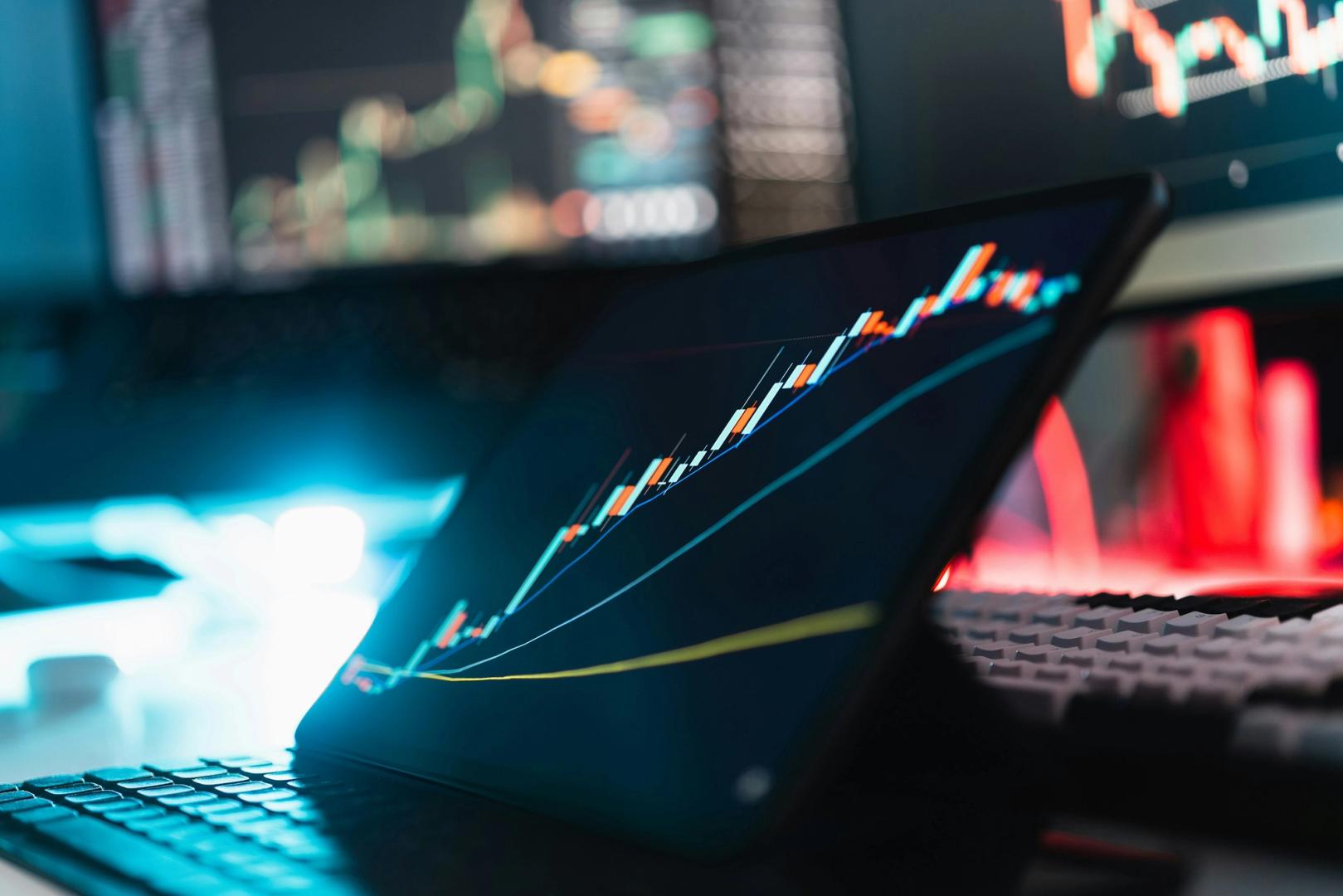 BTC $80K civarında tutunuyor — hisse senetleri ve ETF akışları bir patlama durumu oluşturuyor!