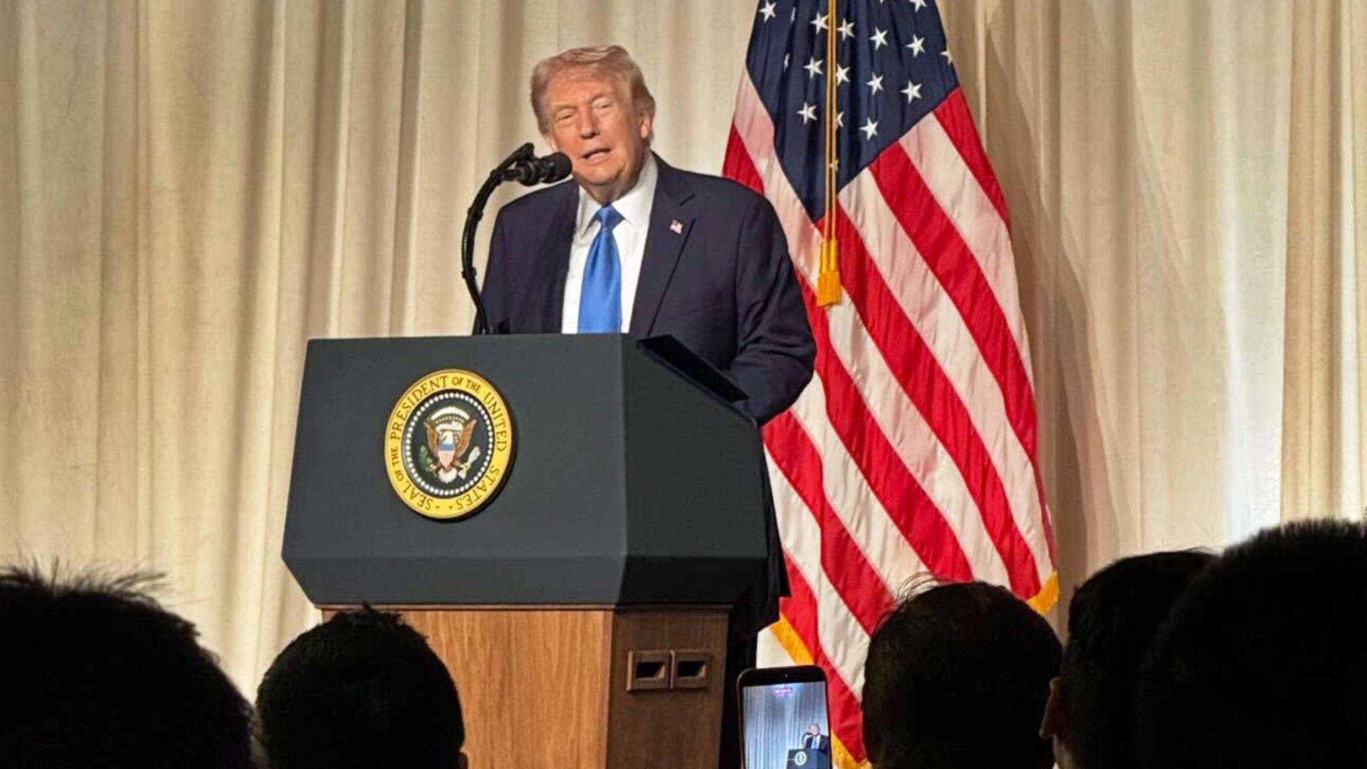 Trump vows to block banks from killing the Clarity Act at private Mar-a-Lago crypto summit!