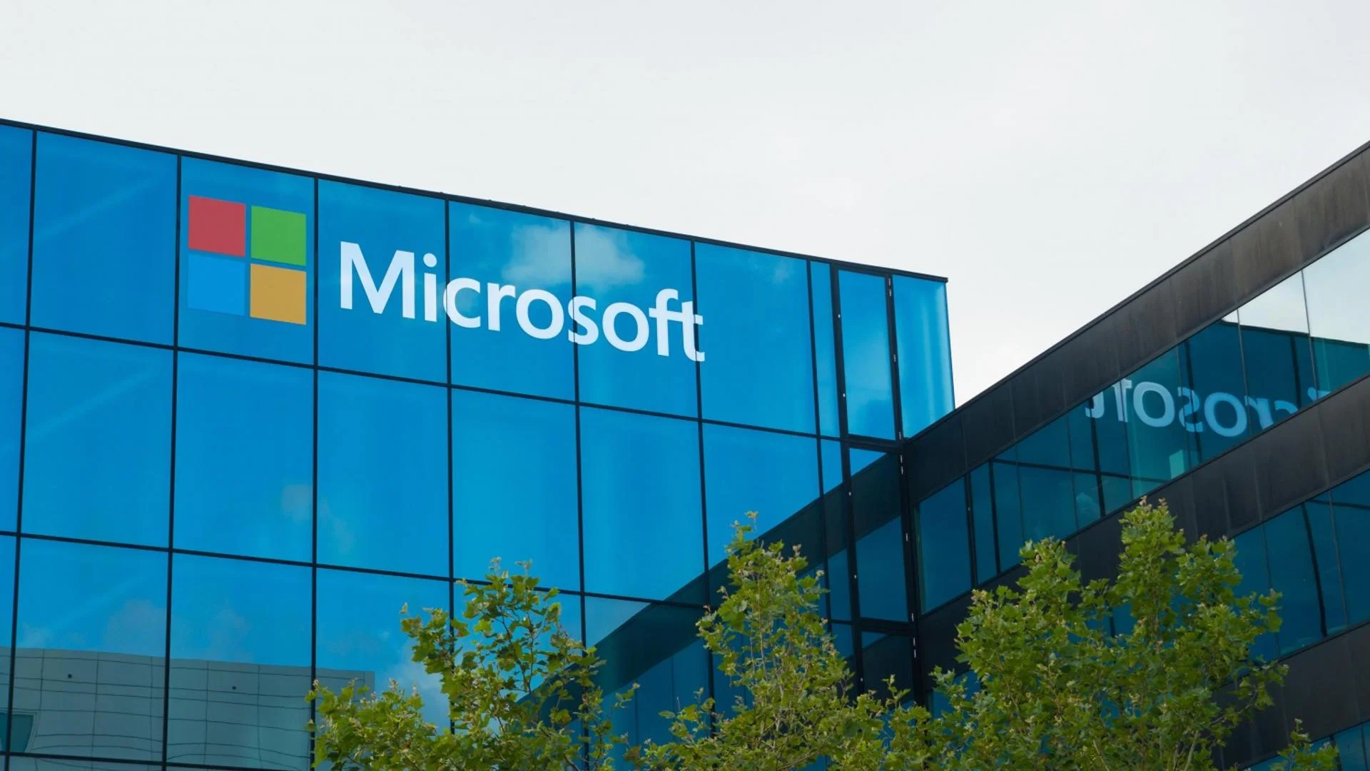 Bitcoin Steady Near $64K as Microsoft AI Earnings Boost Markets