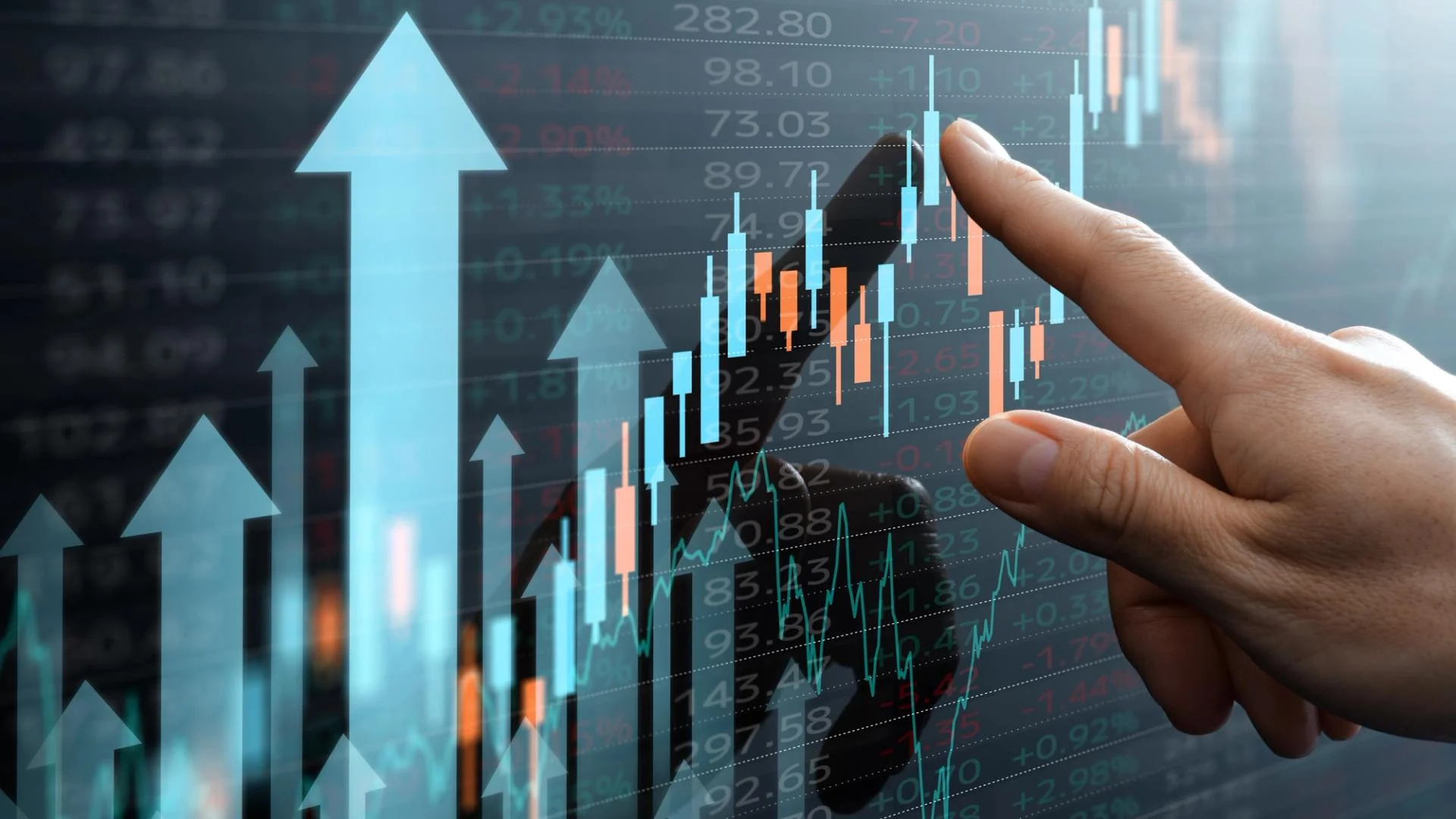 ETH mène la hausse crypto, BTC reste près de 65 500 $
