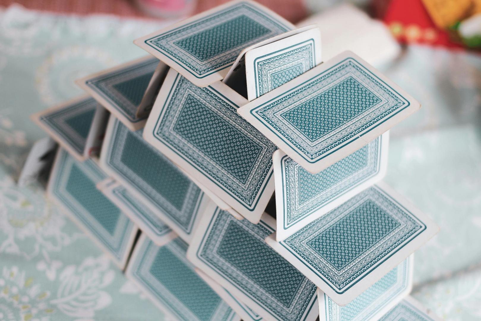 Düşük hacimdeki BTC rallisi makro şoklara karşı savunmasızlık yaratıyor