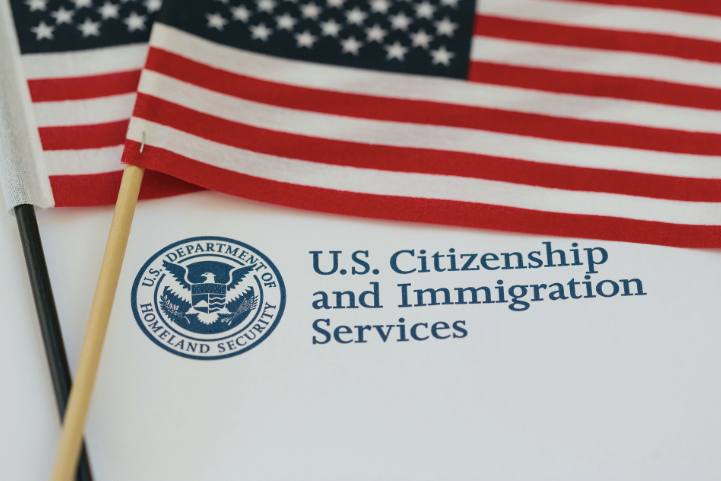 L'administration Trump exige que la plupart des demandeurs de carte verte postulent depuis l'étranger